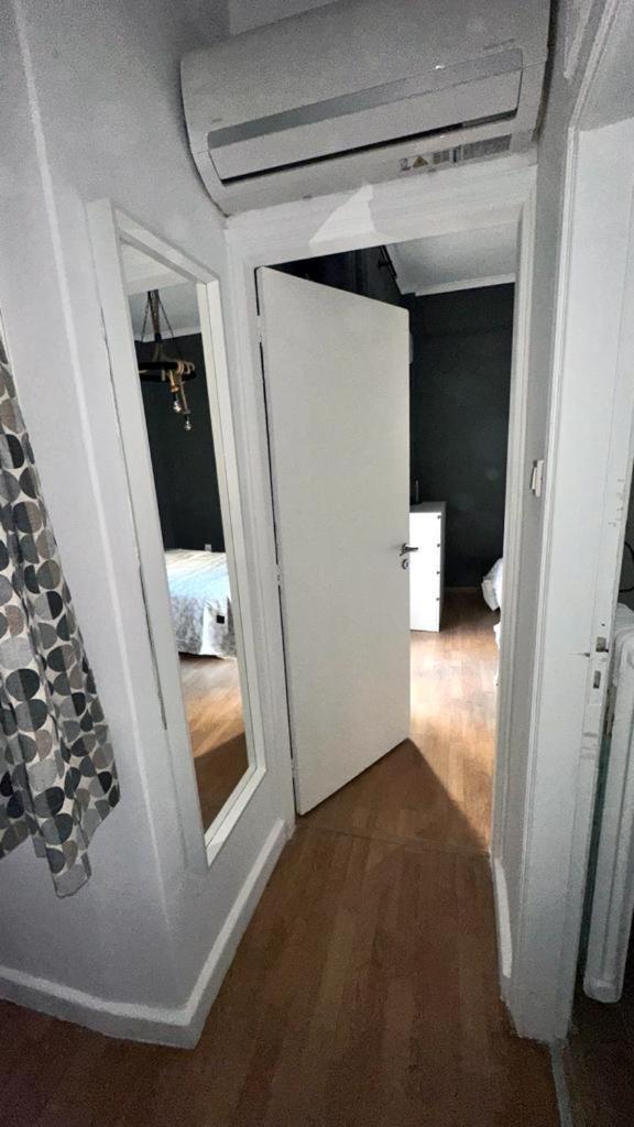 Minimal Apartment Next To The Center Афины Экстерьер фото
