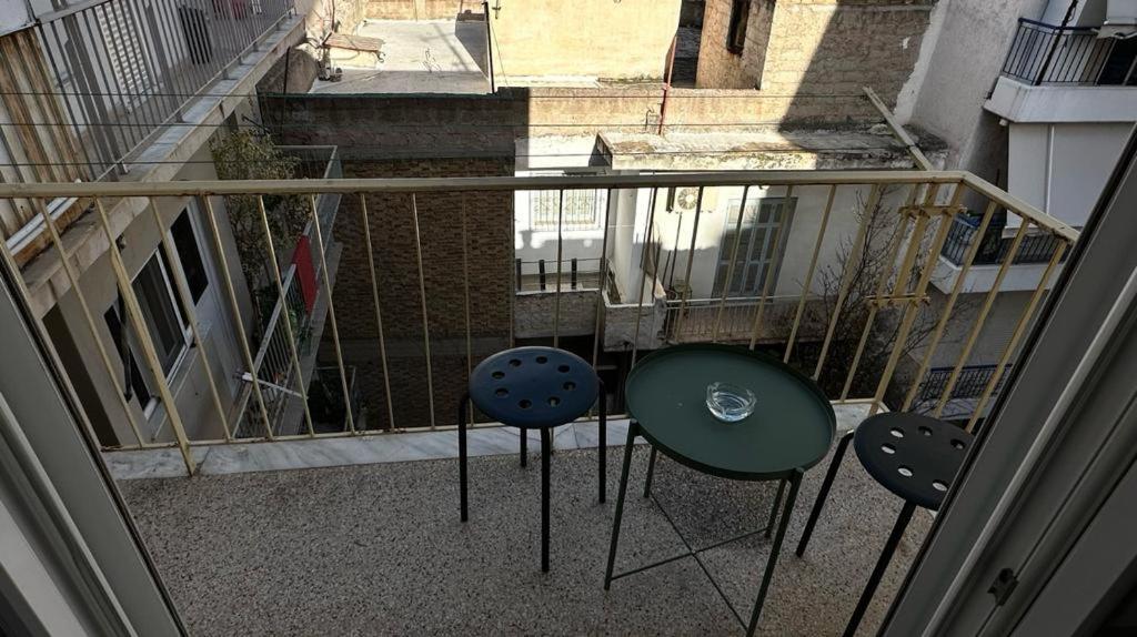 Minimal Apartment Next To The Center Афины Экстерьер фото